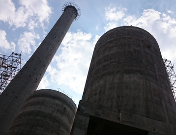 chimney_202_mtr_height_fly_ash_silo-2_33_mtr_10000_mt_capicity_bad_makeup_silo_for_ash_hendling_system_at__reliance_hazira